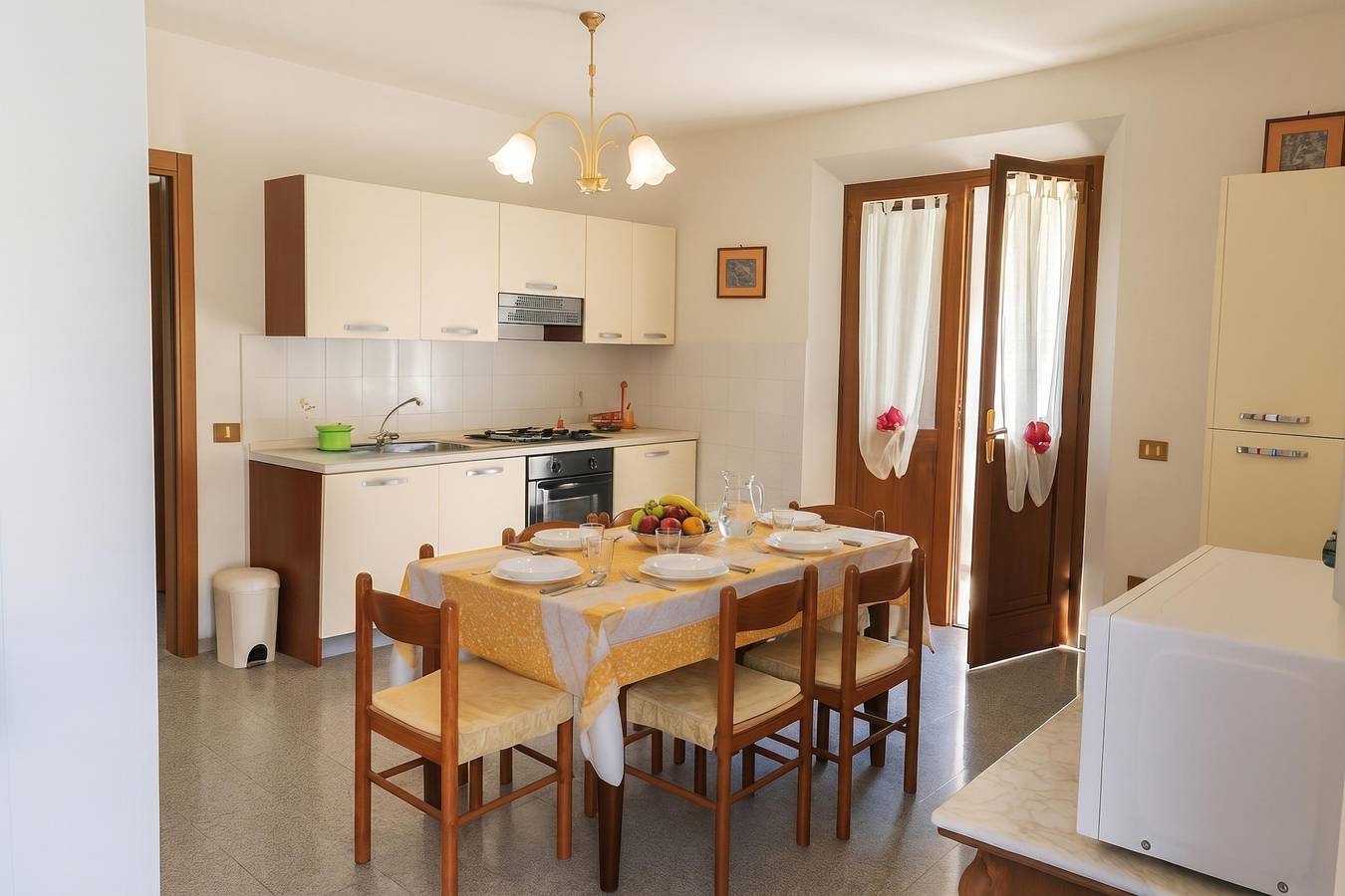 Ganze Wohnung, Casa Tirrena 600m from sea in Marina di Massa, Massa