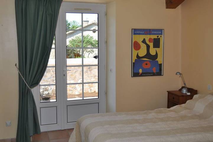 Location de vacances pour 4 personnes, avec terrasse ainsi que jacuzzi et jardin, animaux acceptés à Lussan - 2