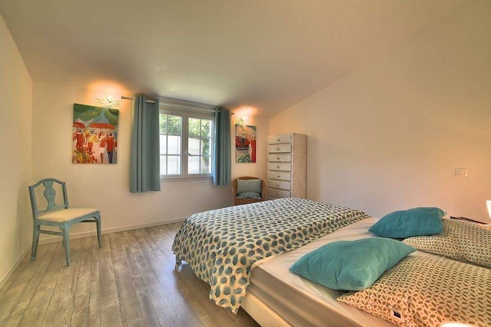 Chateauneuf du Pape (vista del prado) in Arvert, Côte de Beauté