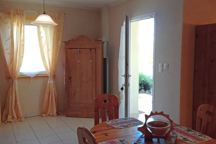 Gîte Ô Calme à Lagorce proche de Vallon Pont d'Arc Chiens acceptés in Lagorce, Ardèche