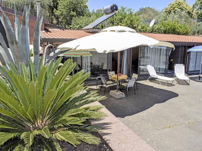 Gîte pour 2 personnes, avec Terrasse ainsi que Jardin et Piscine à Piedimonte Etneo - 3