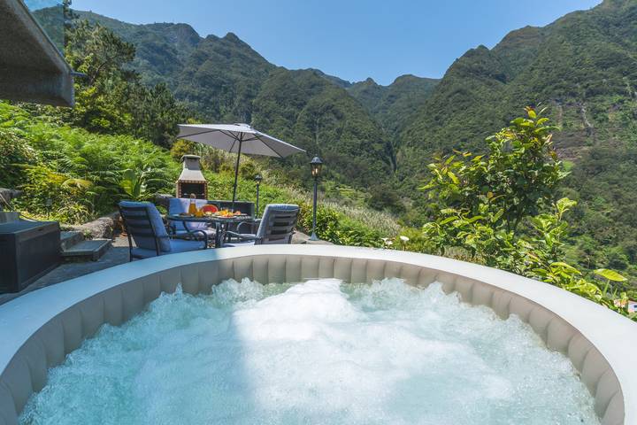 Finca für 6 Personen, mit Balkon und Whirlpool sowie Terrasse und Garten auf Madeira