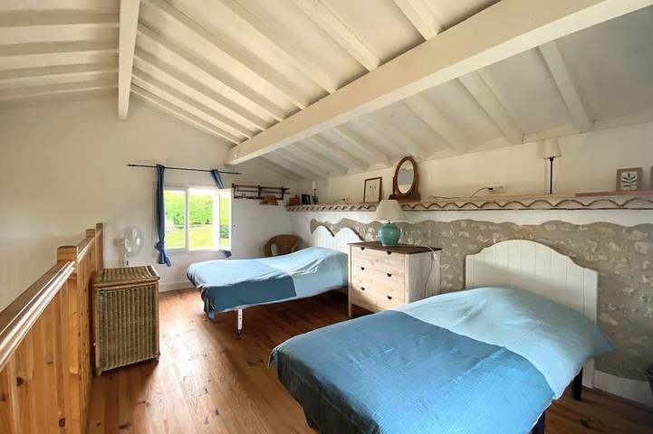 Location de vacances pour 28 personnes, avec jardin et terrasse à Ronsenac - 3