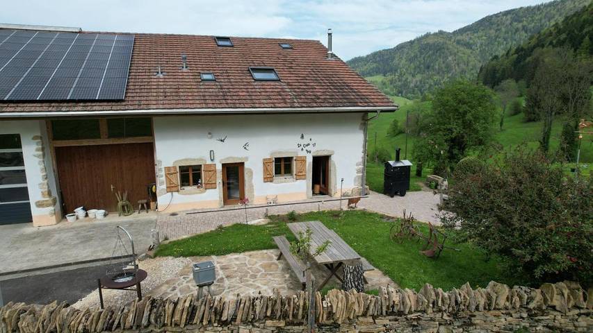 Gîte pour 4 personnes, avec vue et jardin, adapté aux familles dans Soubey - 2
