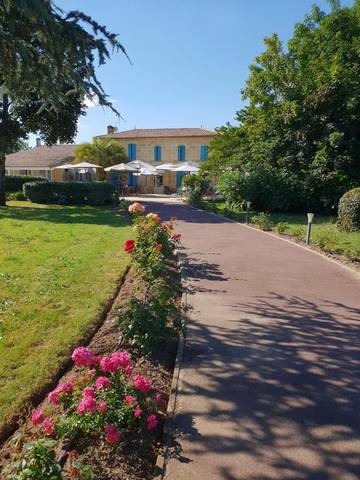 Hôtel pour 4 personnes, avec piscine et jardin à Sainte-Terre
