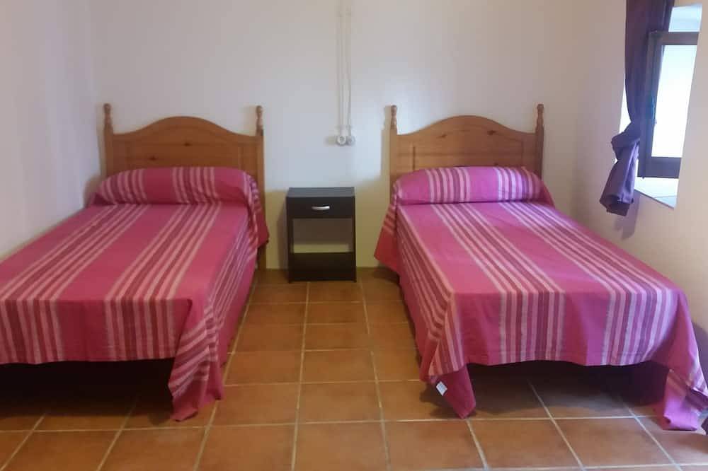 Casa típica andaluza en pueblo en los montes de Málaga, a 15 km de la playa in Almáchar, Provincia de Málaga