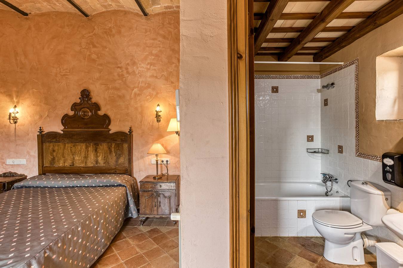Bed and Breakfast 'Llavià' met gedeeld zwembad, Wifi en airconditioning in Serra de Daró, Costa Brava