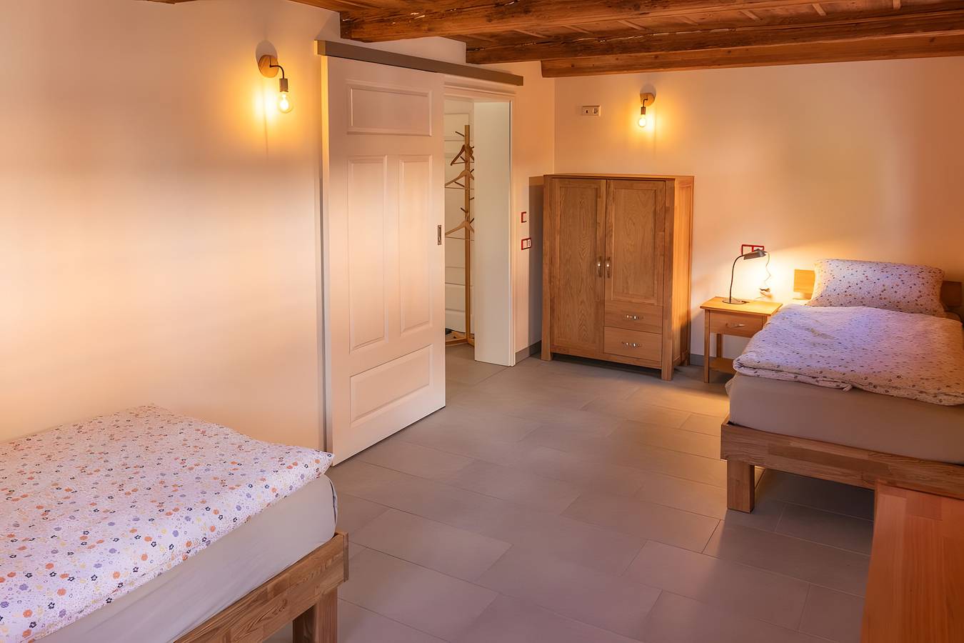 Ganze Wohnung, Ferienwohnung 'Lausche' mit Privatterrasse und Wi-Fi in Bertsdorf-Hörnitz, Zittauer Gebirge
