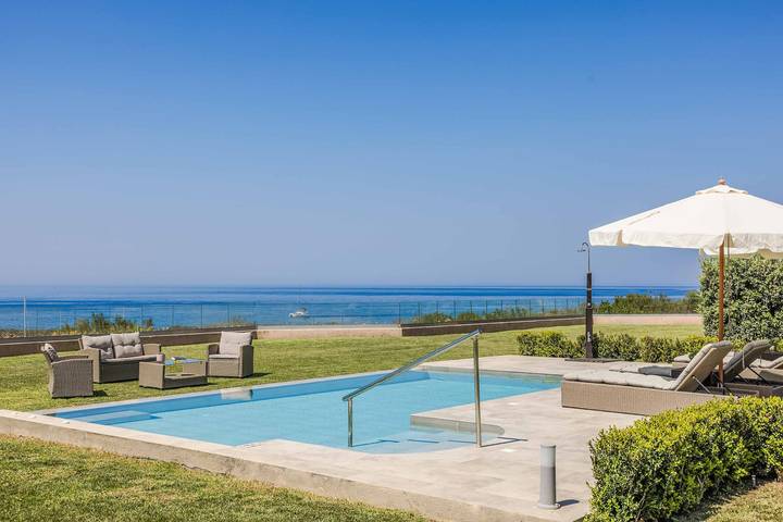 Villa für 4 Personen, mit Terrasse und Pool in Kefalonia