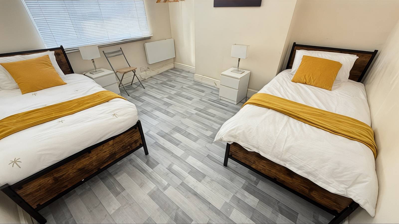 Maison spacieuse de 4 chambres, retraite avec jardin, parking in Merseyside