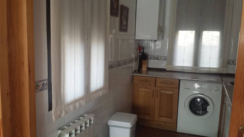 Country House 'Del Maestro I' with Shared Terrace and Shared Garden in Navalosa, Valle del Alberche