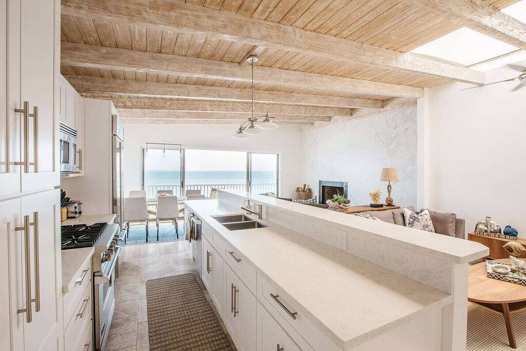 Luxury Malibu Road Oceanfront Townhouse Private Beach in Malibu, Los Angeles County