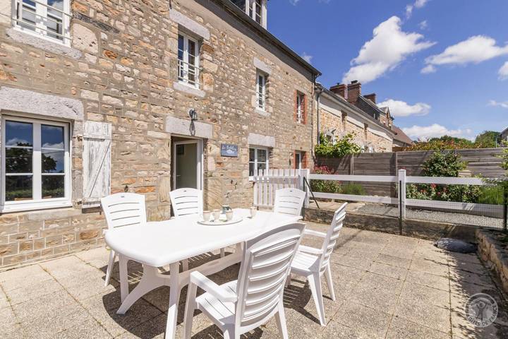 Gîte pour 5 personnes, avec terrasse à Saussey