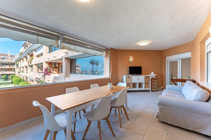 Entire apartment, Holiday Apartment "Villa María" with Sea Views, Shared Pool and Wi-Fi in La Cala de Mijas, Mijas