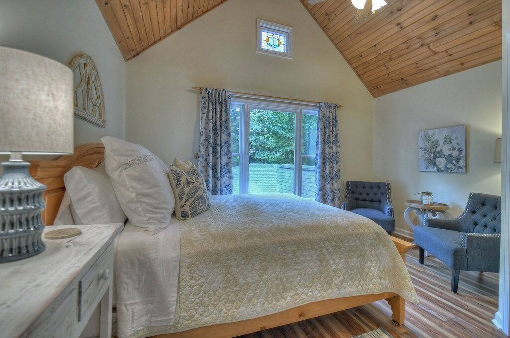 Nellie's Place- Quiet Mtn. Getaway with Scenic View, Wifi, & Community Amenities in Cherry Log, Chattahoochee National Forest