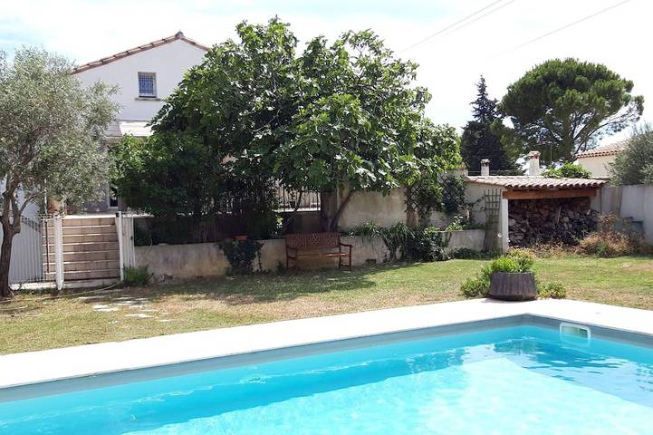 Location de vacances pour 6 personnes, avec Balcon et Jardin à La Fare-les-Oliviers