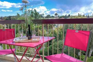 Gîte pour 3 personnes, avec piscine et balcon dans Plage de la Salis