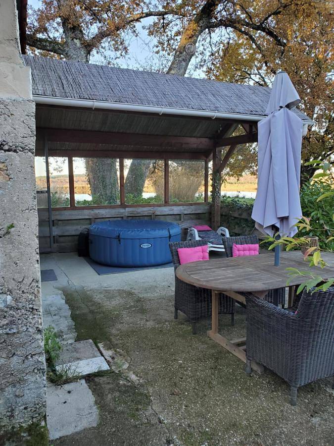 Apartamento de vacaciones para 4 personas, con jardín y piscina además de jacuzzi y terraza - 1