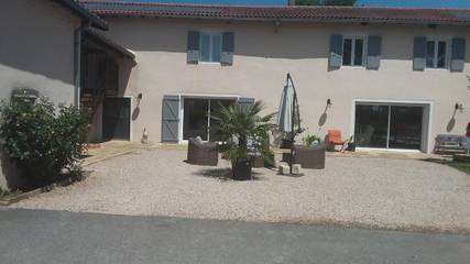 Chambre d’hôte pour 2 personnes, avec piscine et jardin ainsi que bassin pour enfant et vue, animaux acceptés à Taponas
