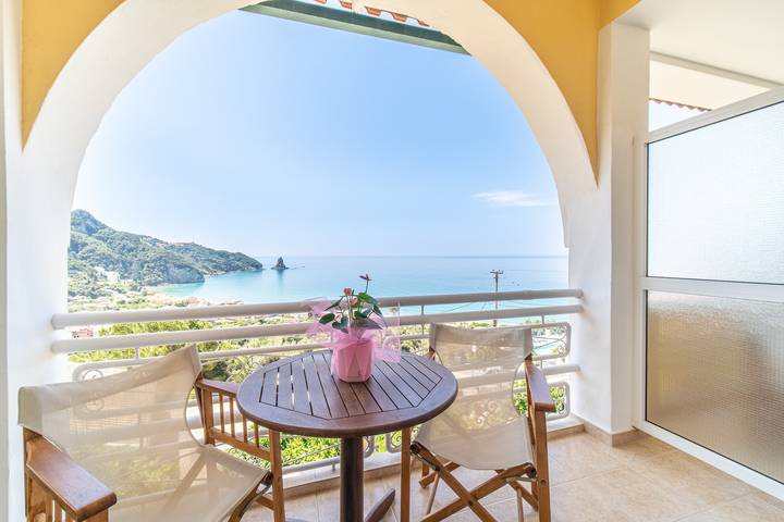 Gîte pour 2 personnes, avec jardin et balcon à Agios Gordios - 2