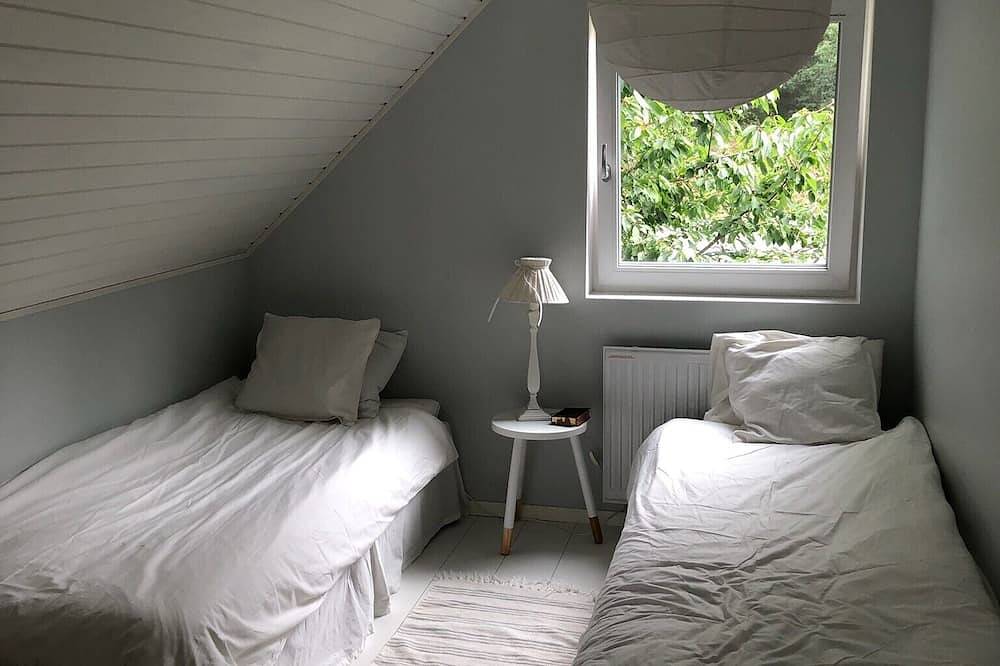 Large newly renovated villa in cozy Domsten - close to sea and nature in Helsingborg, Skane