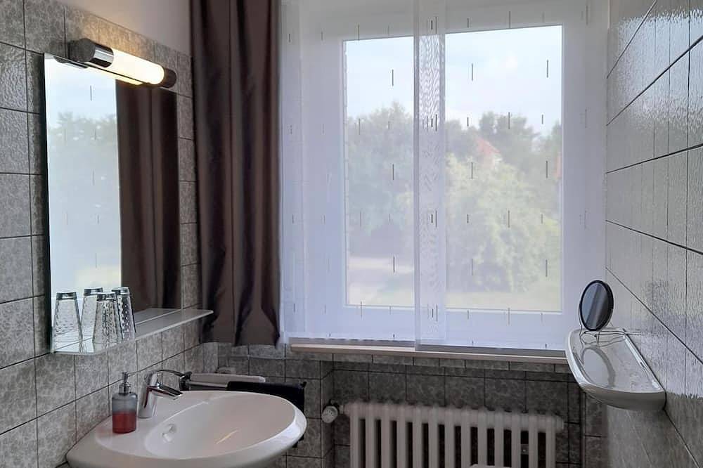 Entire apartment, Double room, bathroom, Wc - Ferienwohnung Iburgblick Gbr in Bad Driburg, Kreis Höxter
