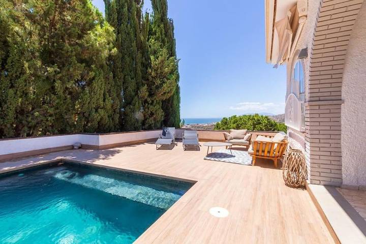 Ferienhaus für 6 Personen, mit Garten und Ausblick sowie Pool
