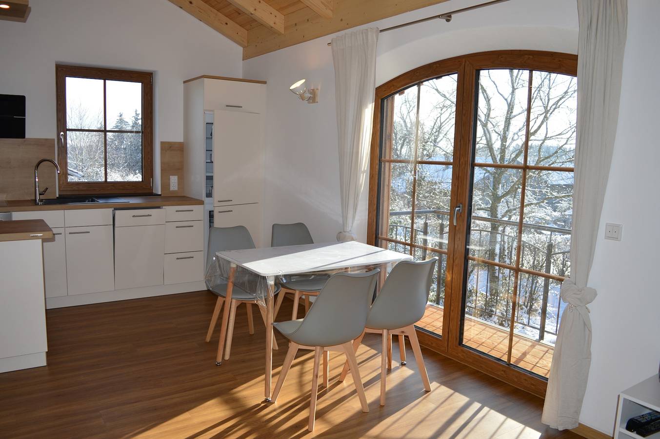 Ganze Ferienwohnung, Ferienwohnung bei Familie Grundl - Idyllische Ferienwohnung mit moderner Ausstattung in Tacherting, Landkreis Traunstein