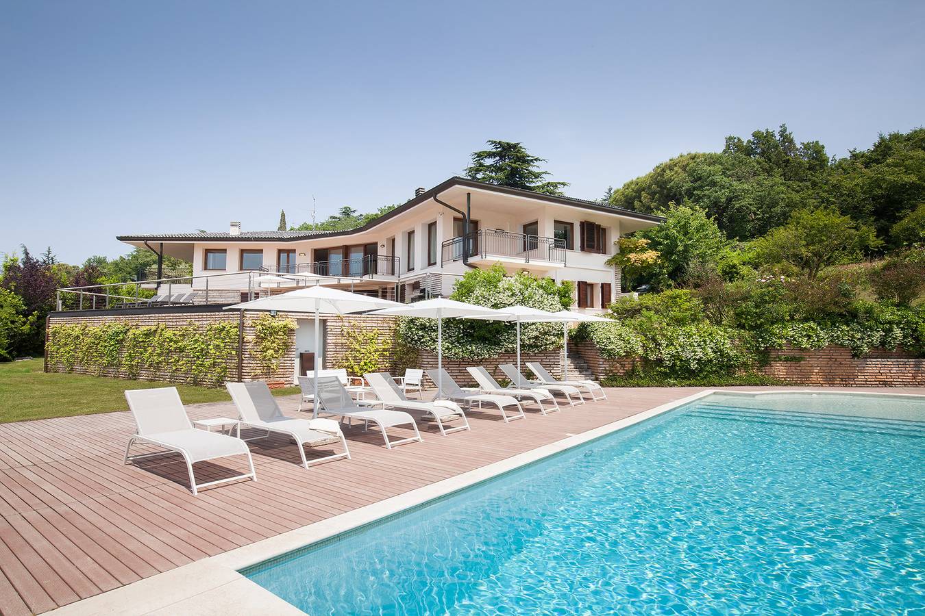 Villa Viù with Pool and Lake View in Torri del Benaco, Prealpi Gardesane