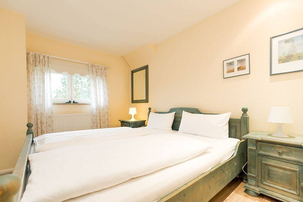 Ganze Wohnung, Komfortable Ferienwohnung mit Terrasse und Garten in Wenningstedt in Wenningstedt, Sylt