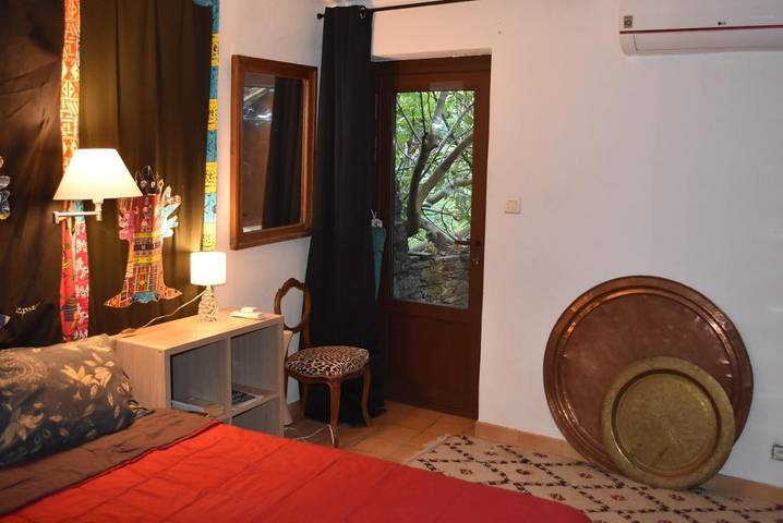 Chambre d’hôte pour 2 personnes, avec Terrasse et Jardin ainsi que Piscine et Vue