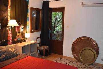 Chambre d’hôte pour 2 personnes, avec piscine ainsi que jardin et vue à Saint-André-de-Majencoules