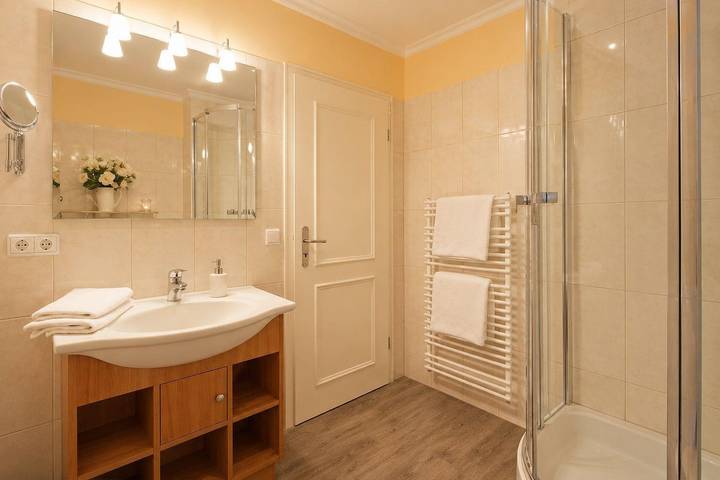 Apartamento vacacional entero, Haus Atlantik - Wohnung 1.06 / 110 in Ostseebad Kühlungsborn, Kühlungsborn