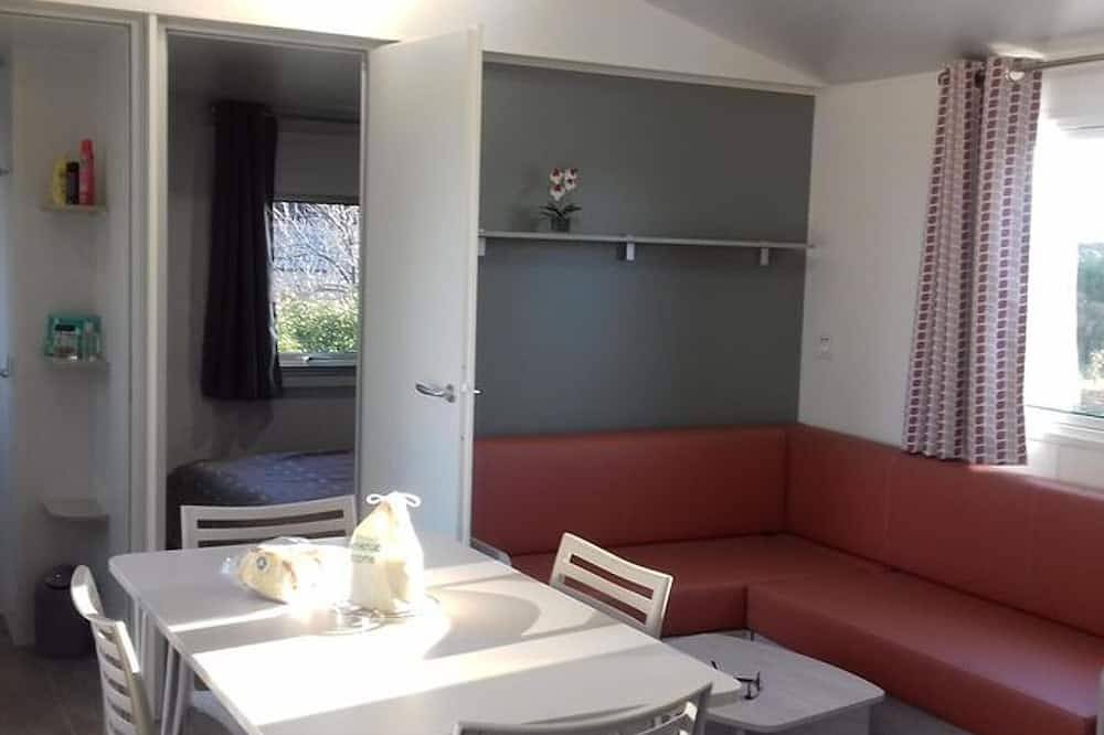 33m² Mobile Home with Terrace in Le Boulou in Le Boulou, Céret region