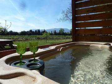 Gîte pour 4 personnes, avec terrasse et jacuzzi dans les Pyrénées-Orientales