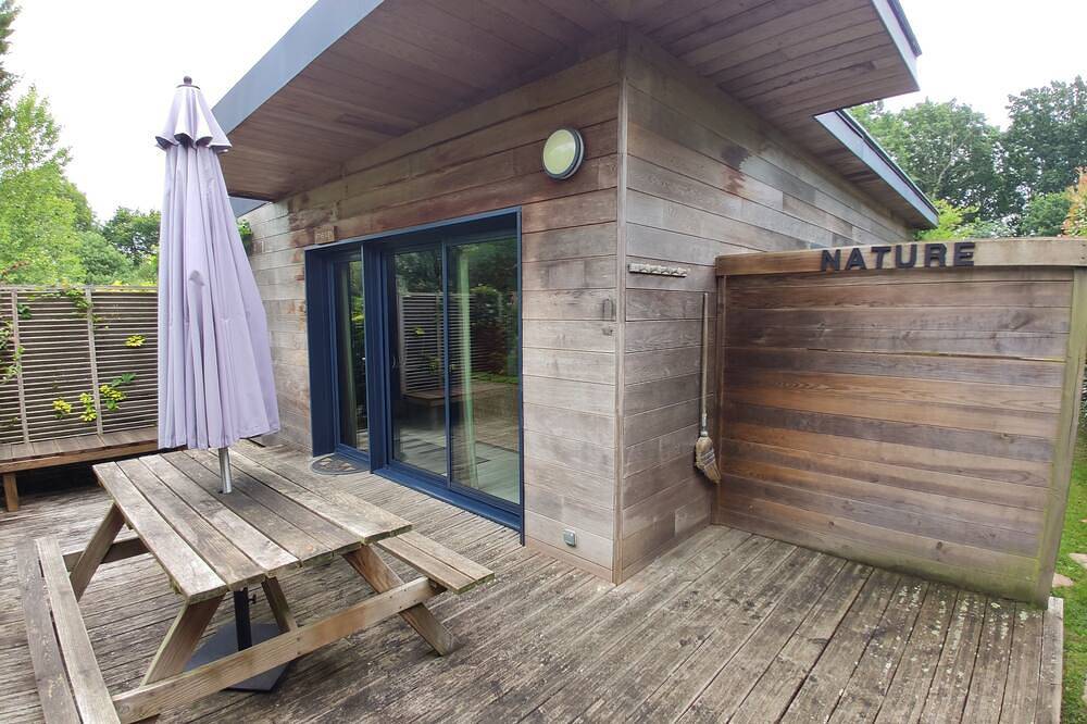 Nice cottage with swimming pool, 5 min from the beach, called \"Stibiden\". in Le Tour-du-Parc, Côte des Mégalithes