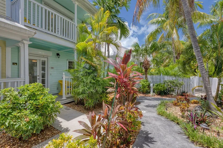 Vacation house for 6 people, with balcony and pool - 1