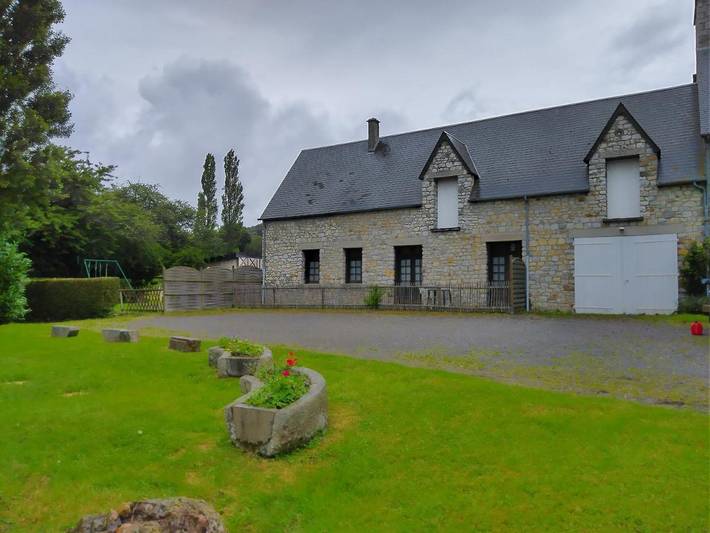 Location de vacances pour 4 personnes, avec Terrasse ainsi que Jardin et Vue dans Mortain-Bocage