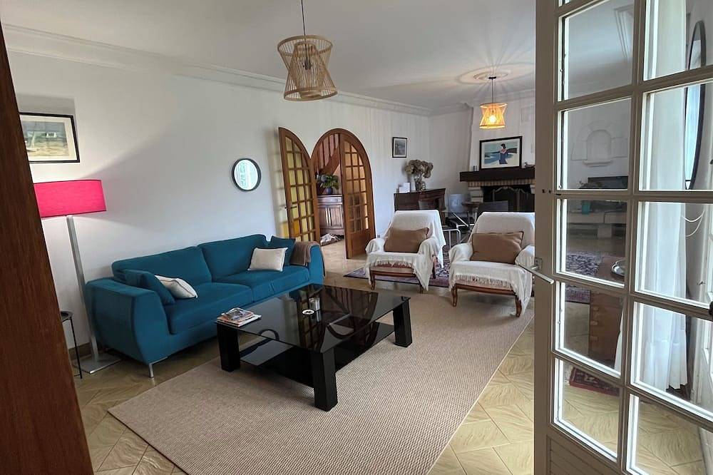 Large Noé-Breton house with large garden and fireplace in Treffiagat, Côte de Cornouaille