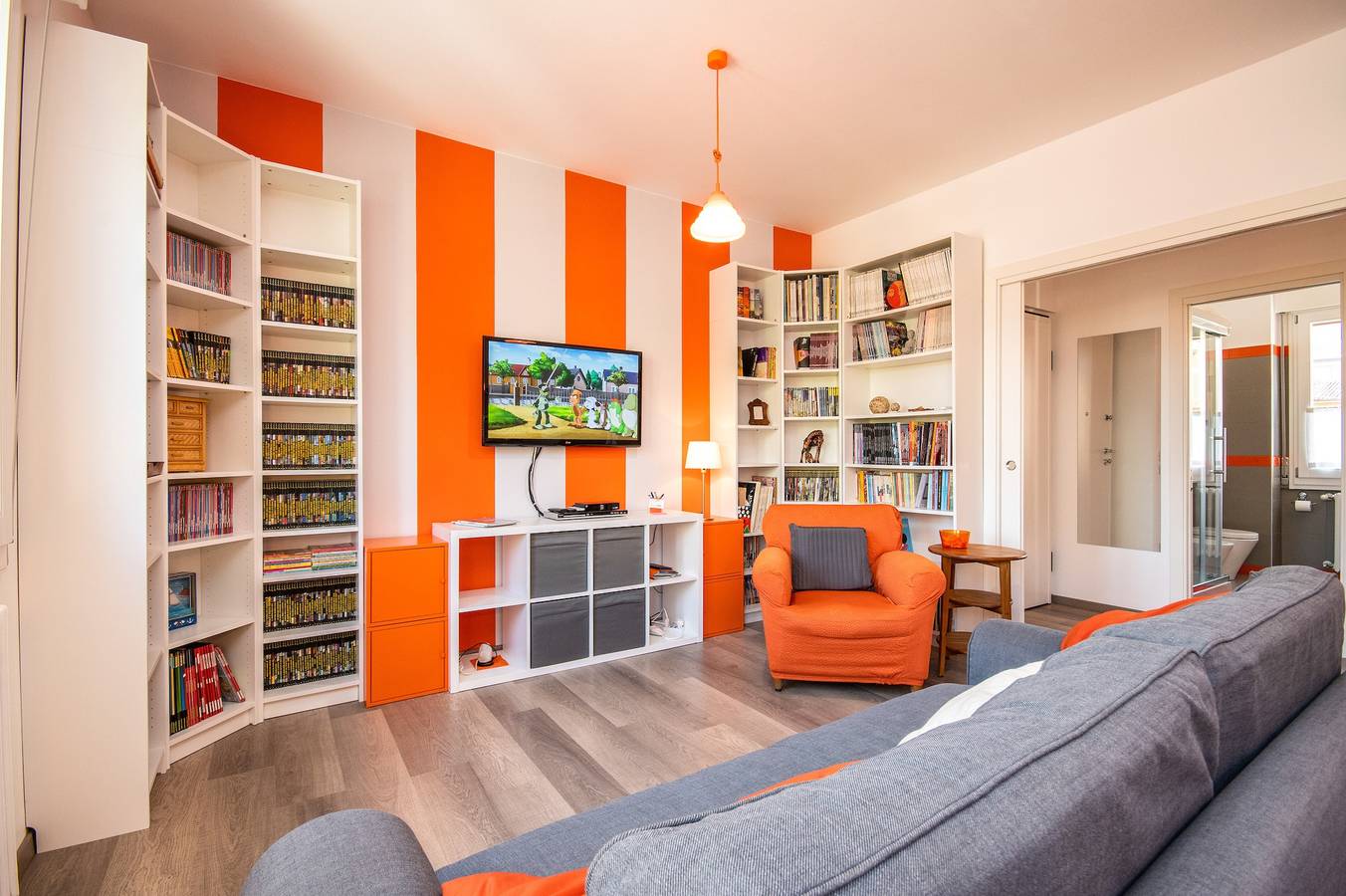 Ganze Wohnung, Mit wenigen Schritten am Gardasee – Apartment Orange in Salò, Gardasee-Berge