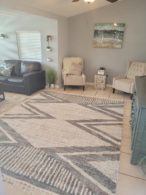 Entire Home, Pool, Lanai/Porch, Private Bar, Minutes to Beach, Fully Stocked!! in Largo, Pinellas County