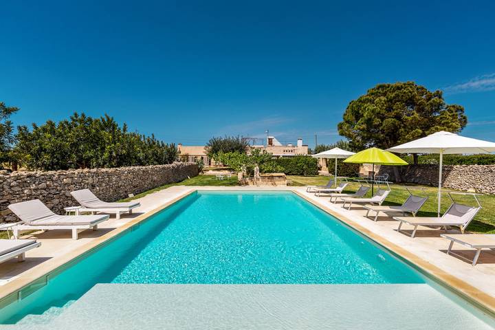 Villa padronale per 18 persone, con giardino e piscina in Alezio