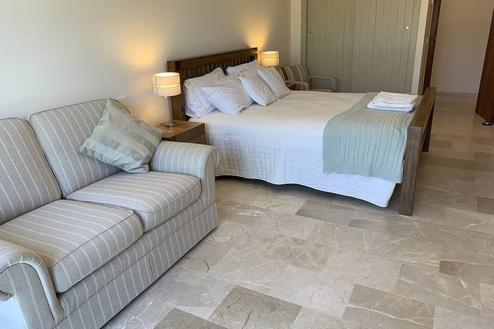 Luz de Sol ist eine fantastische neu gebaute Strandvilla, 25 Meter vom Strand entfernt in Costa dels Pins, Son Servera