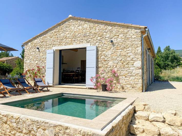 Casa de vacaciones para 4 personas, con vistas además de jardín y piscina - 1