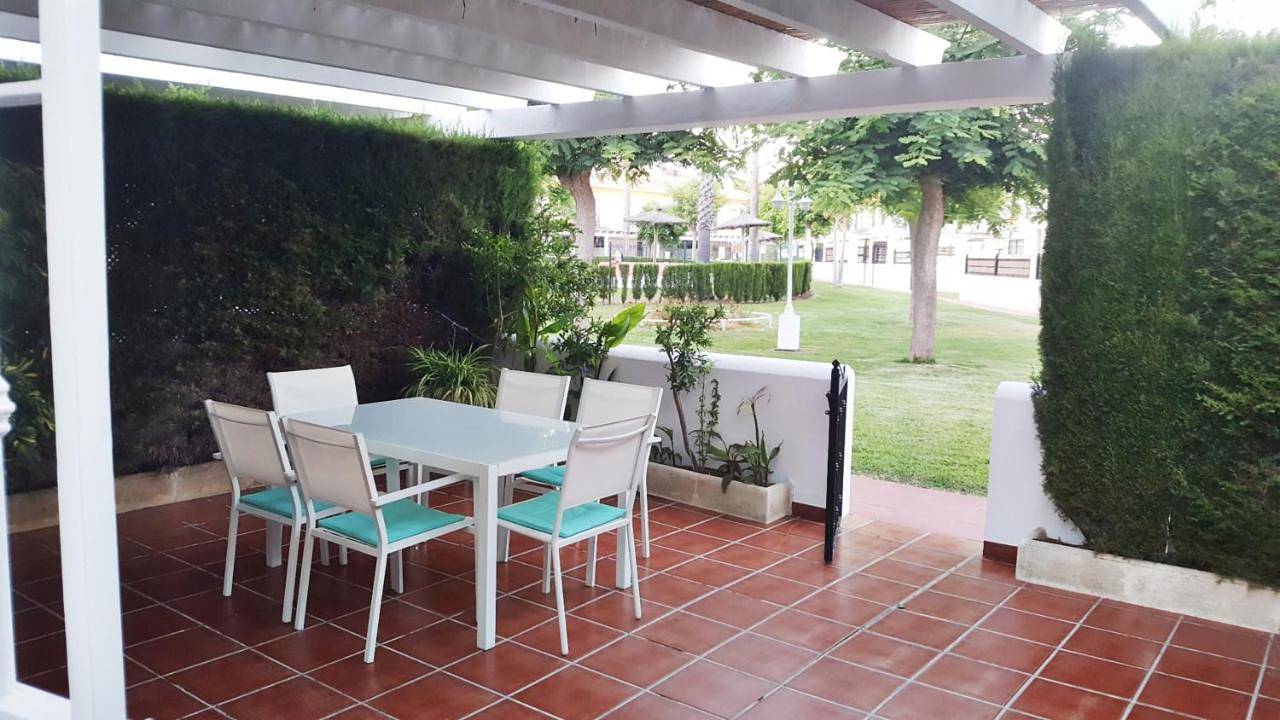 Chalet Adosado, con dos terrazas y piscina, in Islantilla, Lepe