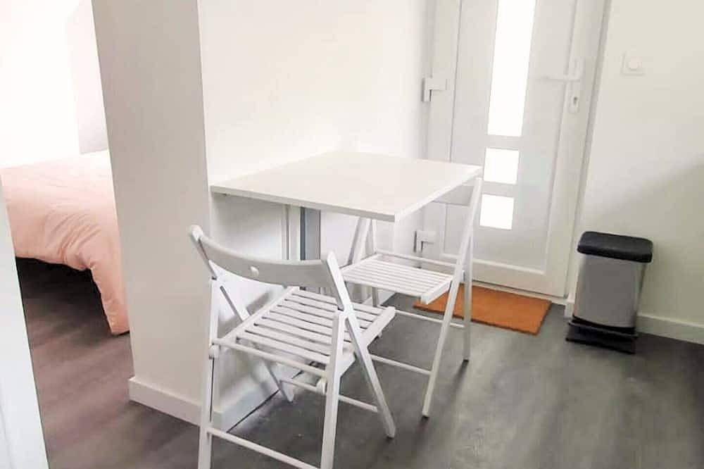 Entire apartment, Charming all-comfort studio, free parking in Anzin, Valenciennes region