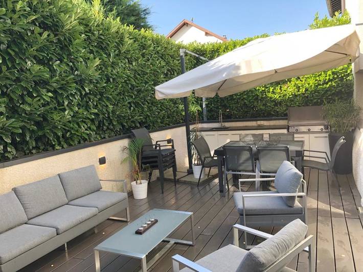 Location de vacances pour 14 personnes, avec jardin ainsi que piscine et jacuzzi, animaux acceptés à Saint-Genis-Pouilly - 3