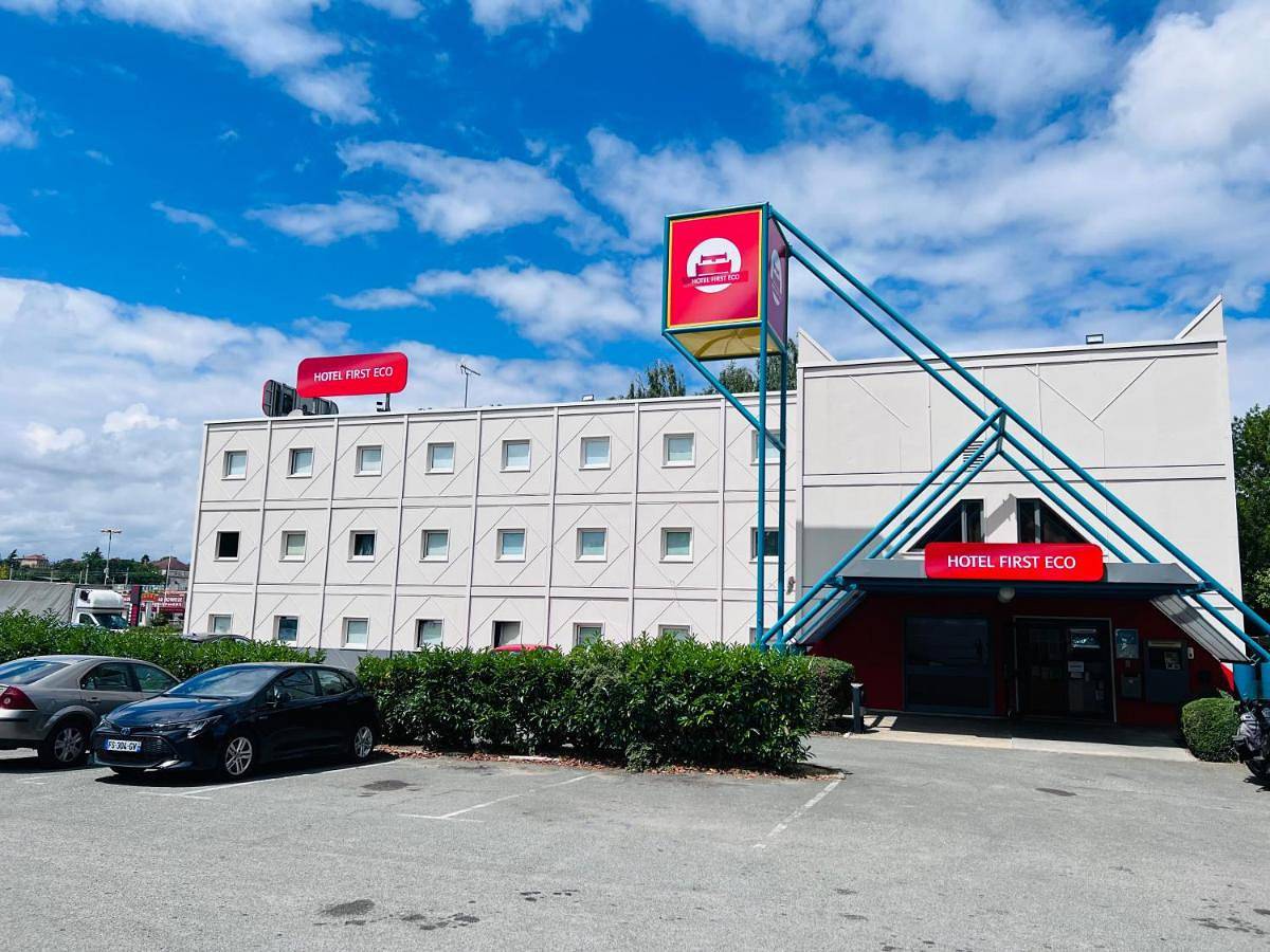 Hotel First Eco Savigny Villemoisson Centre Commercial Carrefour in Épinay-sur-Orge, Essonne