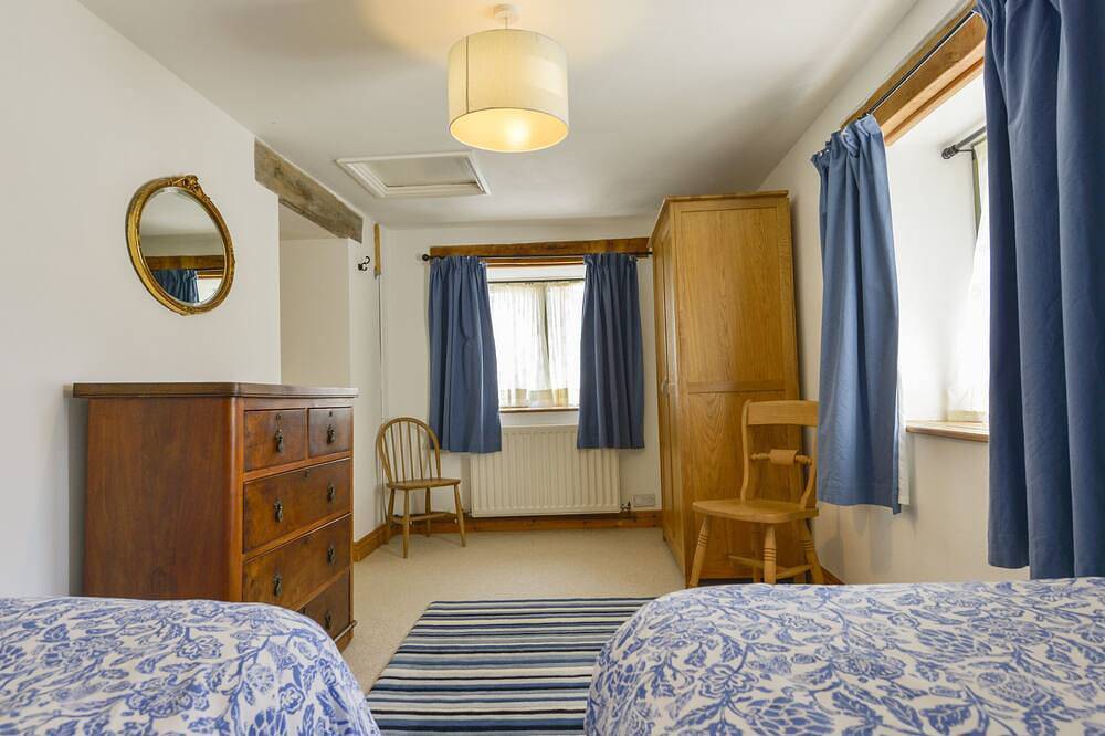 Parsonage Farm Cottage, family friendly in Newton Ferrers in Newton and Noss, South Devon