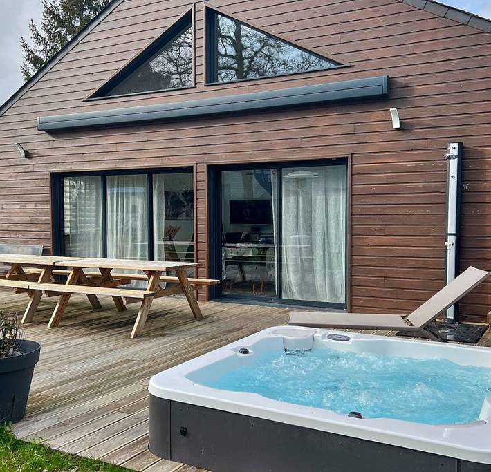 Gîte pour 6 personnes, avec terrasse ainsi que jardin et jacuzzi à Férel - 2